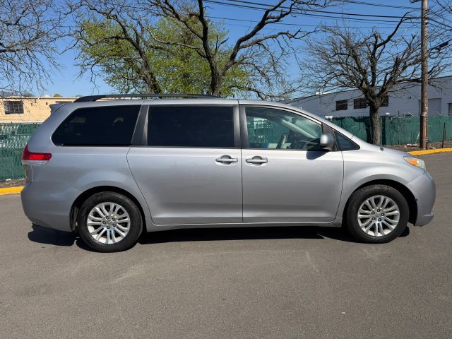 2014 Toyota Sienna XLE