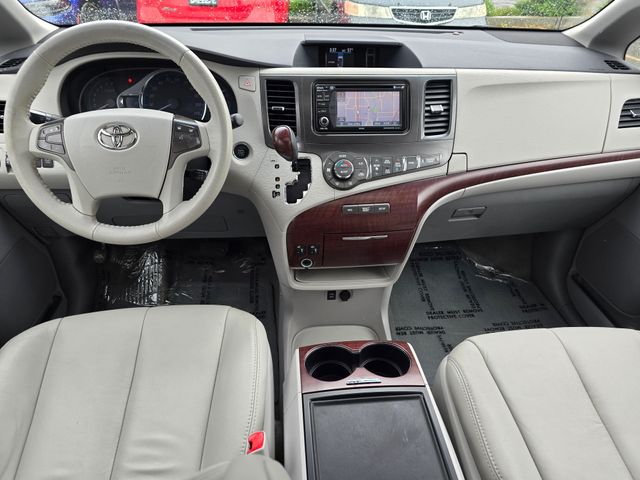 2014 Toyota Sienna XLE Auto Access Seat