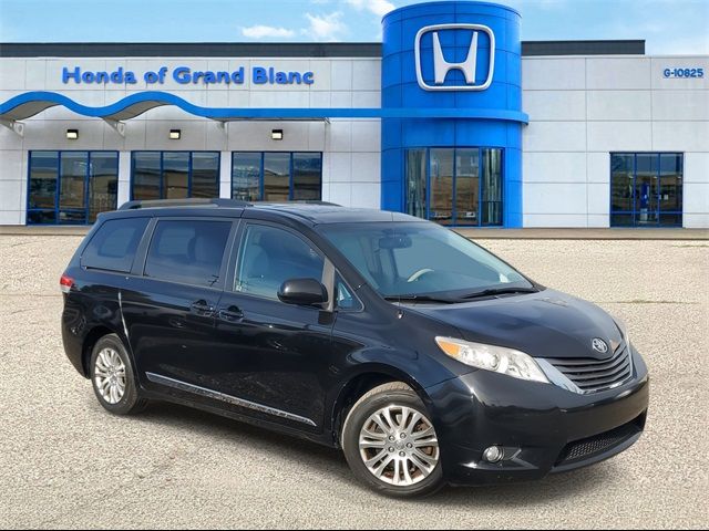 2014 Toyota Sienna XLE Auto Access Seat