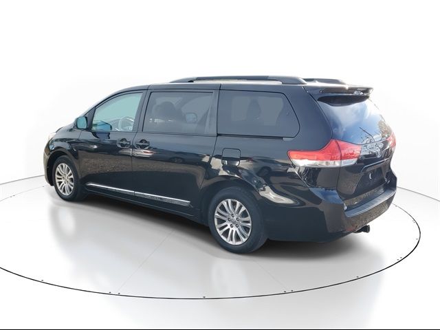 2014 Toyota Sienna XLE Auto Access Seat