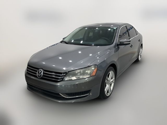 2014 Volkswagen Passat SE Navigation