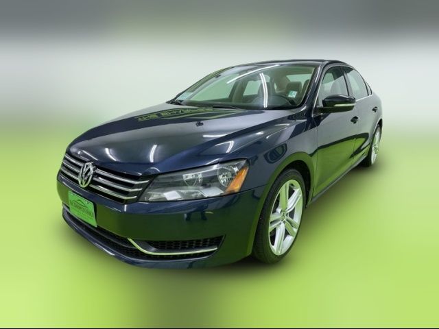 2014 Volkswagen Passat SE Navigation