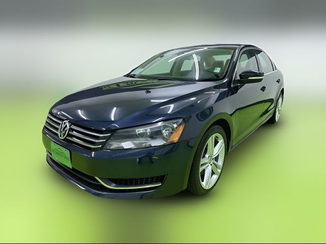 2014 Volkswagen Passat SE Navigation