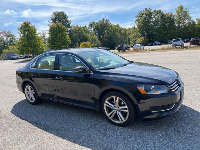 2014 Volkswagen Passat SE Navigation