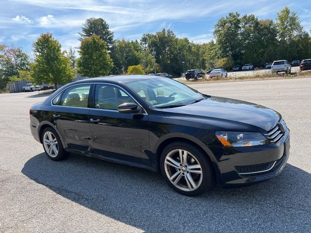 2014 Volkswagen Passat SE Navigation