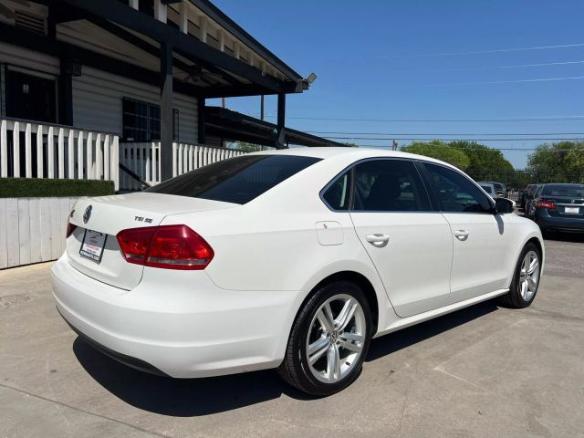 2014 Volkswagen Passat SE