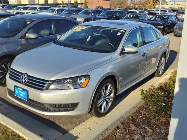 2014 Volkswagen Passat SE Navigation