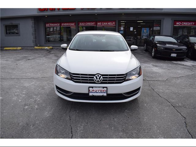 2014 Volkswagen Passat S Navigation