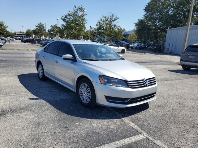 2014 Volkswagen Passat S Navigation