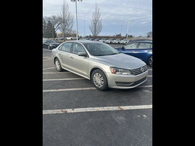 2014 Volkswagen Passat S Navigation