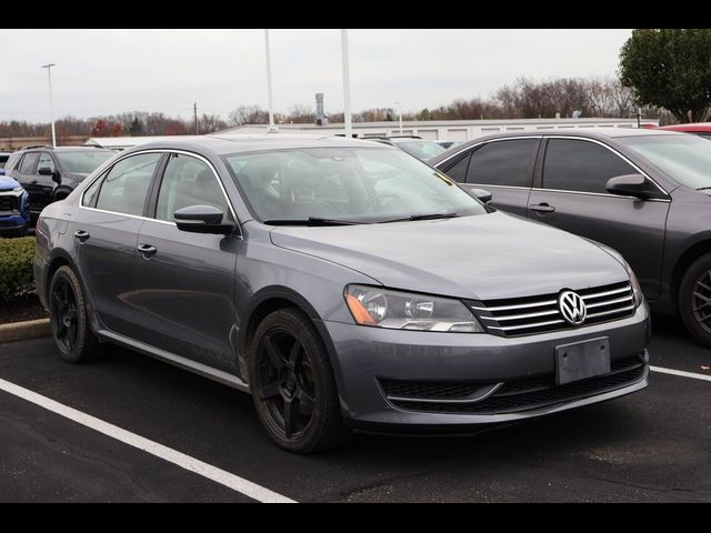 2014 Volkswagen Passat SE Navigation