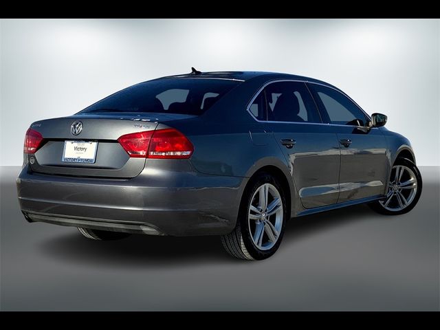 2014 Volkswagen Passat SE Navigation