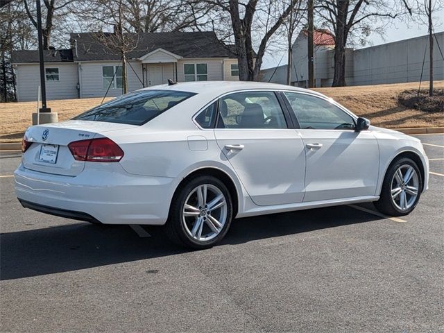 2014 Volkswagen Passat SE Navigation