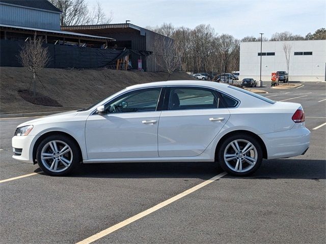 2014 Volkswagen Passat SE Navigation