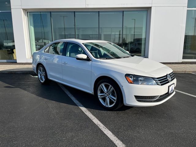 2014 Volkswagen Passat SE Navigation