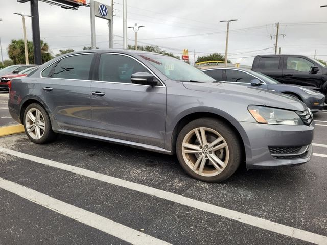 2014 Volkswagen Passat SE Navigation