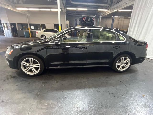 2014 Volkswagen Passat SE Navigation