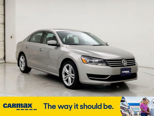 2014 Volkswagen Passat SE Navigation