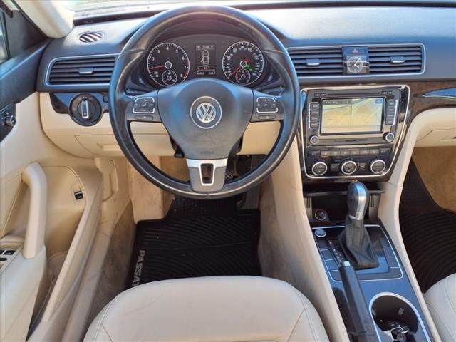 2014 Volkswagen Passat SEL Premium