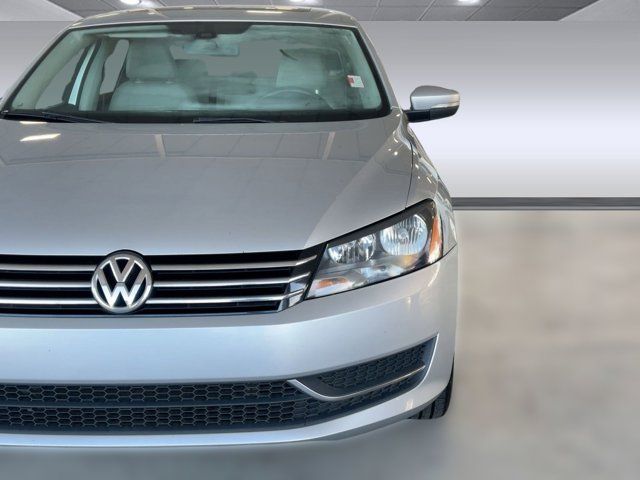 2014 Volkswagen Passat SE Navigation