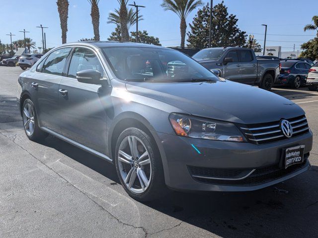 2014 Volkswagen Passat SE Navigation