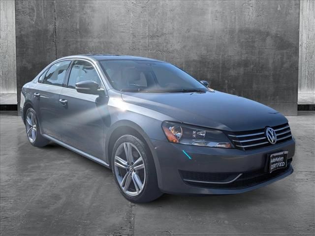 2014 Volkswagen Passat SE Navigation