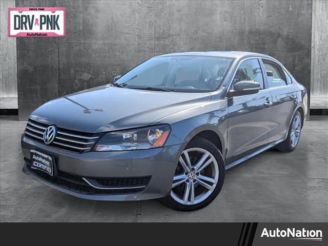 2014 Volkswagen Passat SE Navigation