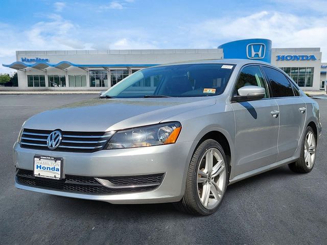 2014 Volkswagen Passat SE Navigation