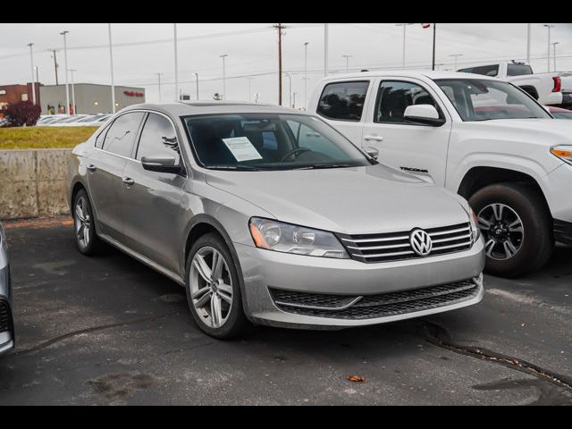 2014 Volkswagen Passat SE Navigation