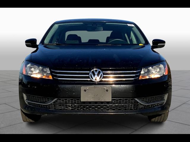 2014 Volkswagen Passat S Navigation