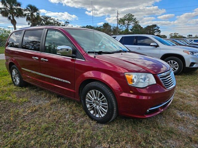 2015 Chrysler Town & Country Touring-L