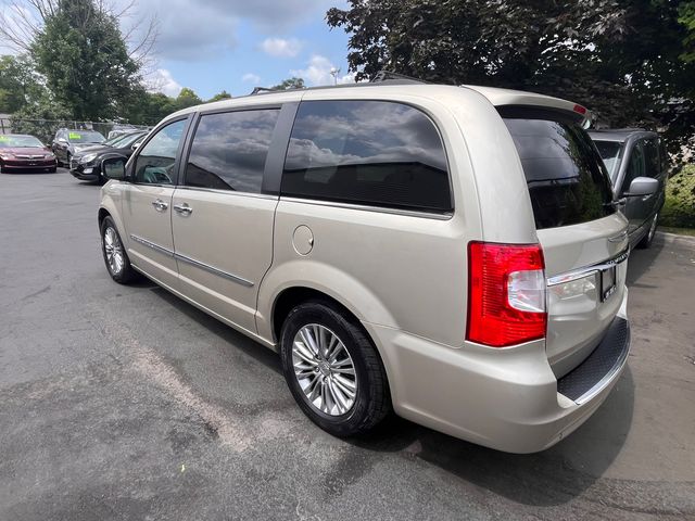 2015 Chrysler Town & Country Touring-L