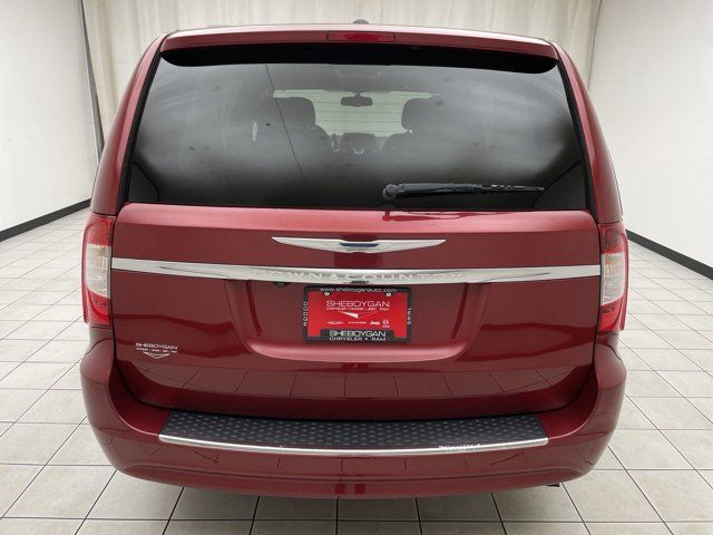 2015 Chrysler Town & Country LX