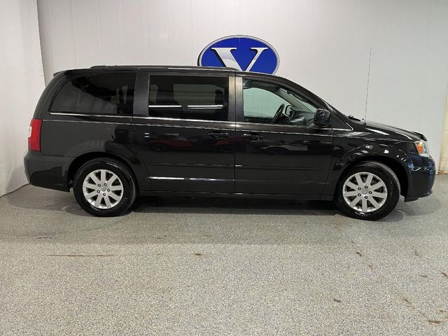 2015 Chrysler Town & Country LX