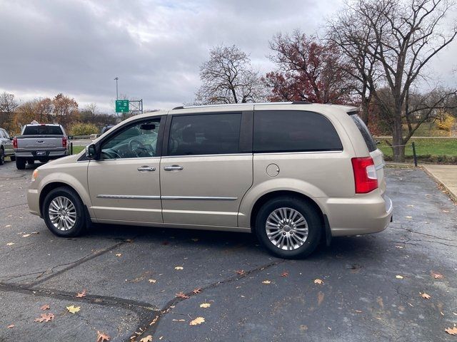 2015 Chrysler Town & Country Limited Platinum