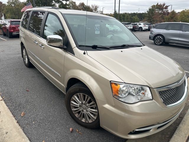 2015 Chrysler Town & Country Limited Platinum