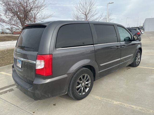 2015 Chrysler Town & Country S