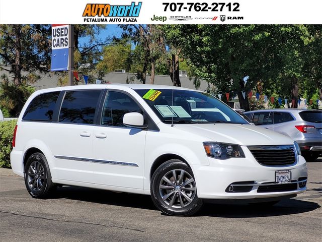 2015 Chrysler Town & Country S