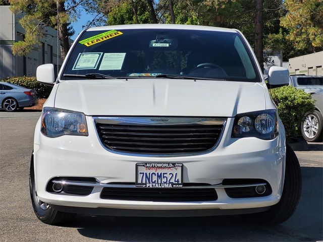 2015 Chrysler Town & Country S