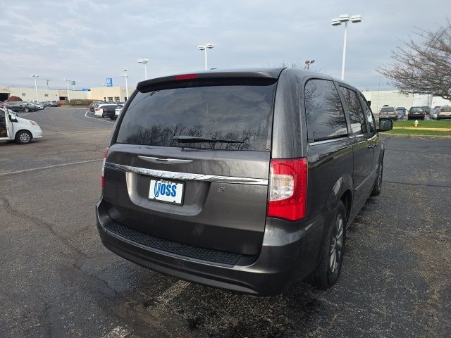 2015 Chrysler Town & Country S