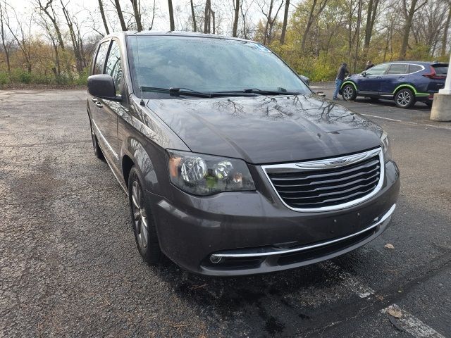 2015 Chrysler Town & Country S