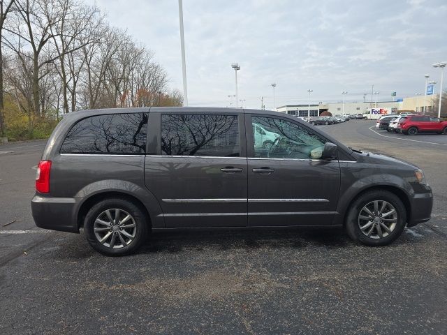 2015 Chrysler Town & Country S