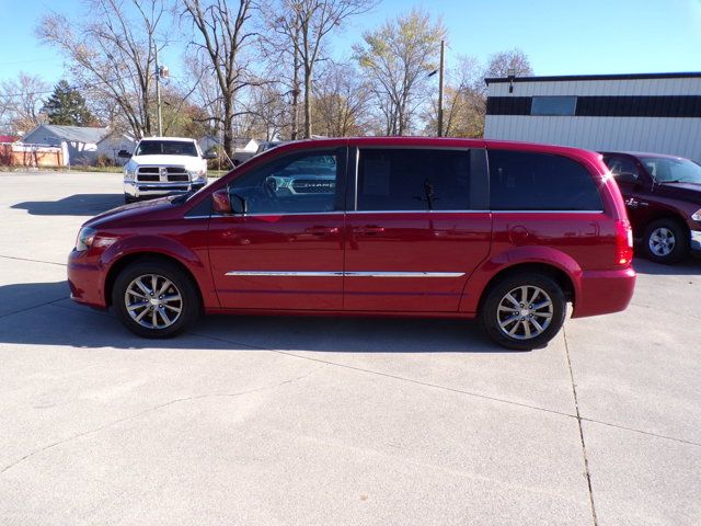 2015 Chrysler Town & Country S