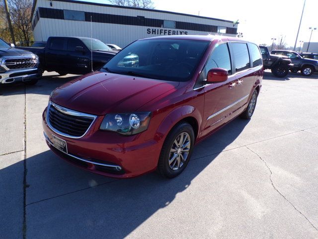 2015 Chrysler Town & Country S