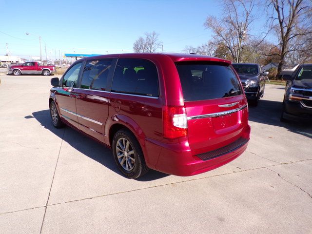 2015 Chrysler Town & Country S