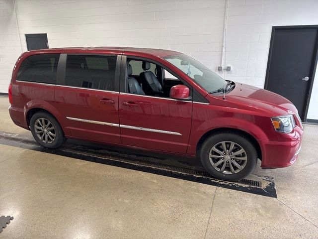 2015 Chrysler Town & Country S