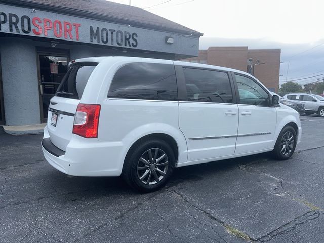 2015 Chrysler Town & Country S