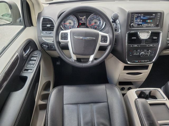 2015 Chrysler Town & Country Touring