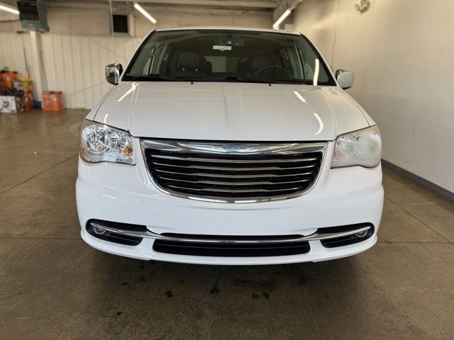 2015 Chrysler Town & Country Touring-L