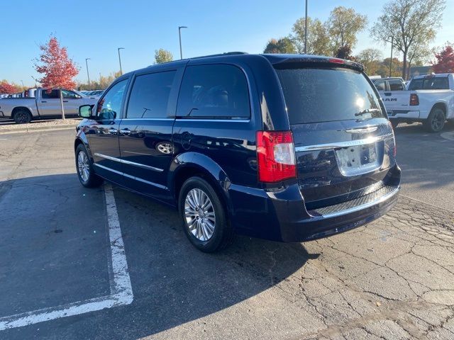 2015 Chrysler Town & Country Touring-L